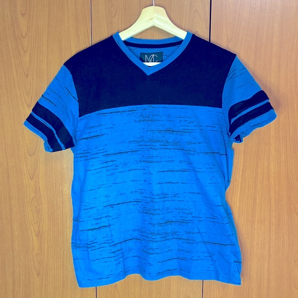 XIOS T- Shirt Small V-Neck Short Sleeve tees